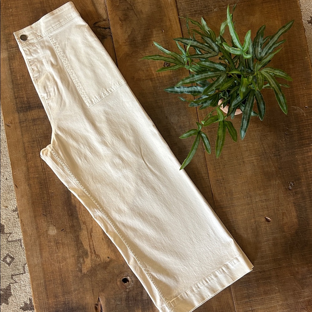 Lou & Grey Cream Ankle Pants